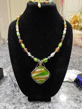 Artisan Glass Bead Pendant Necklace with Matching Bracelet - Magnetic Closure